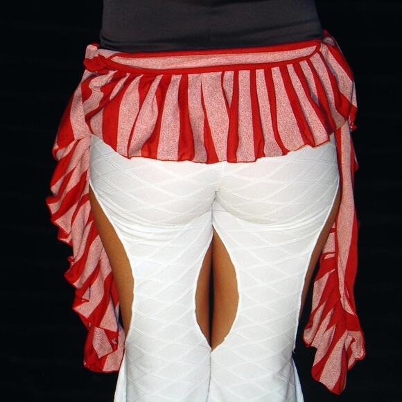 Candy cane striped ruffle scarf Flirty Feminine Fun - Picture 4 of 4